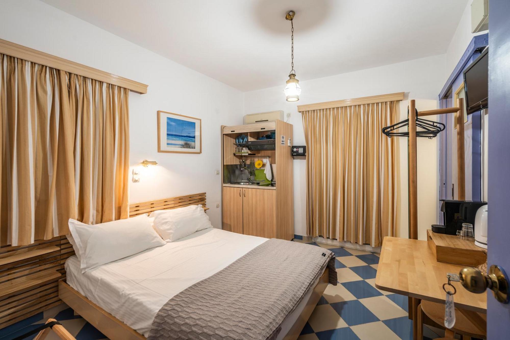 Bofor Studios & Rooms Livadakia Quarto foto