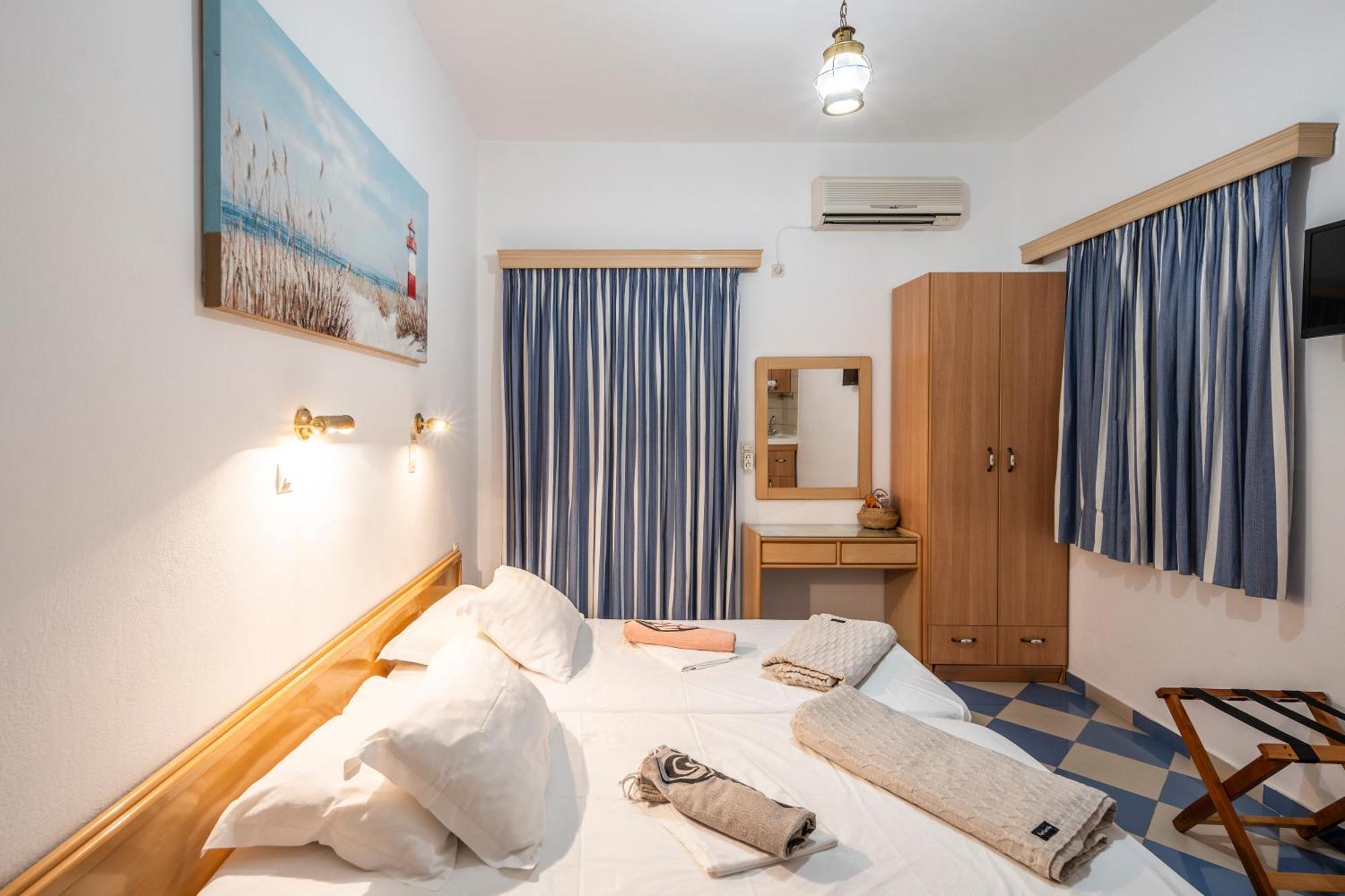 Bofor Studios & Rooms Livadakia Quarto foto