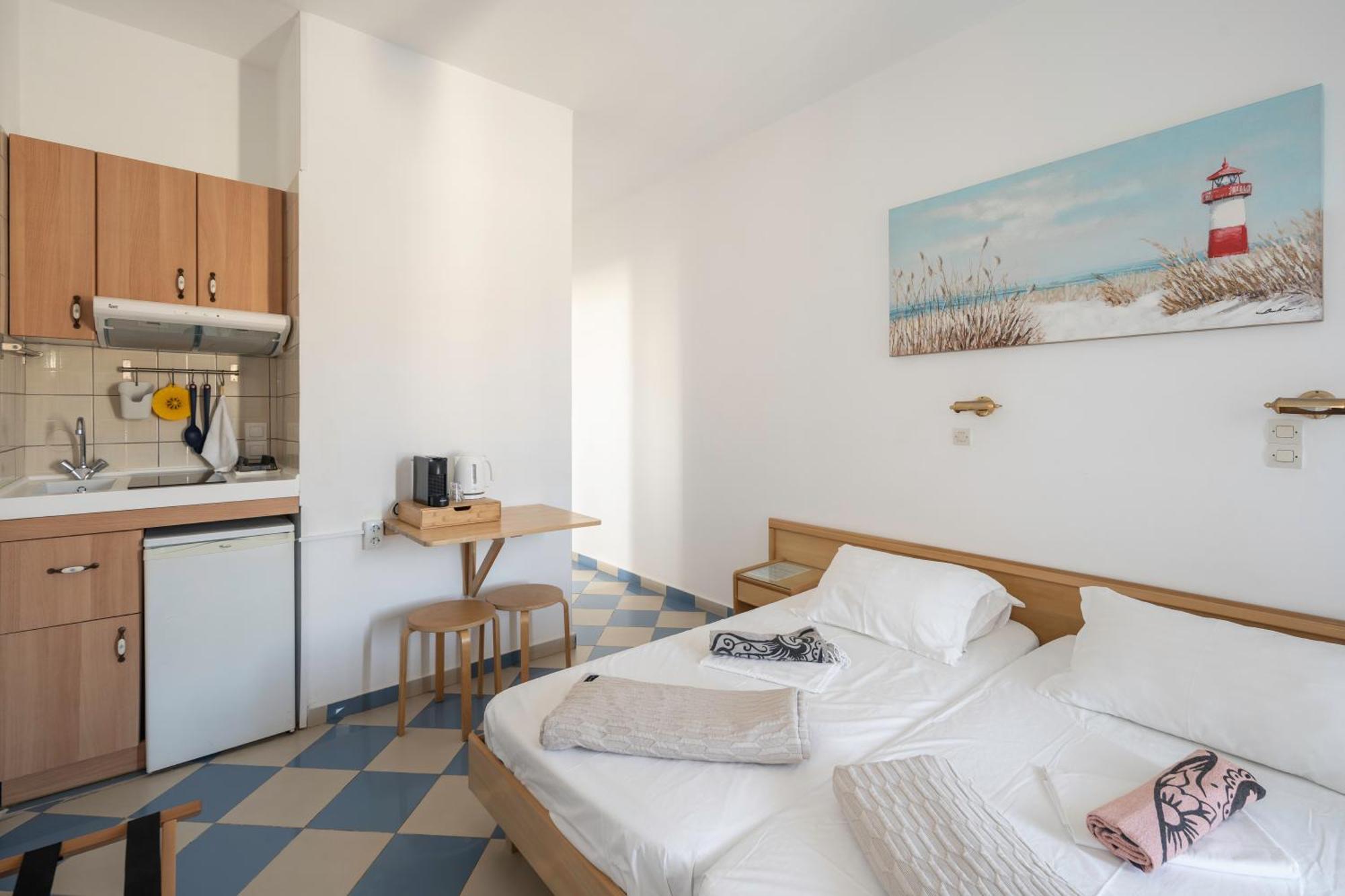 Bofor Studios & Rooms Livadakia Quarto foto